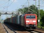 189 016 zieht ihren Containerzug durch Dresden Strehlen in Richtung Dresden Hbf.