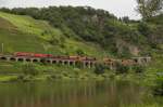 Ein unbekannt gebliebenes 189er Prchen auf dem Hangviadukt in Pnderich.(2.8.2012)  Der Viadukt,eine Meisterleistung vergangener Tage.