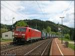189 055 fhrt den Lkw-Walterzug,der am 15.5.2013 in Richtung Norden unterwegs ist...