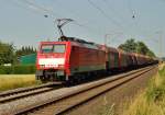 189 023-5 kommt bei Gubberath mit einem gemischten Gterzug in Richtung Rheydt am 9. Juli 2013 gefahren.