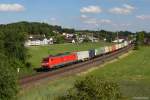 189 064 mit einem Containerzug am 28.05.2013 bei Ergoldsbach.