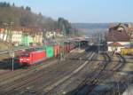 189 061-5 zieht am 25. Februar 2014 einen gemischten Güterzug durch Kronach in Richtung Lichtenfels.