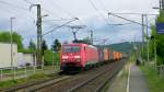 am 16.5.14 kam die 189 012-8 mit einem langen Containerzug am Hp Radebeul-Naundorf vorbei Richtung Coswig.