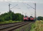 Links die 189 060-7 mit einen Autozug Richtung Norden und rechts die 146 244-9 mit einen RE nach Würzburg unterwegs am 16.07.14 bei Thüngersheim.