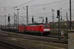 Am 16.11.2013 stand DB Schenker 189 075-5 mit einem Containerzug in Güterbahnhof von Worms und wartet auf ihre Weiterfahrt.