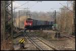 In Peine kam am 29.2.2016 um 11.47 Uhr die DB 189020 mit einem Containerzug durch die Westkurve am Hauptbahnhof in Richtung Braunschweig fahrend.