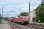 189 005-2 und 189 059-9 kamen am 18.7 mit einem Autozug durch Wefensleben Richtung Magdeburg gefahren.

Wefensleben 18.07.2016