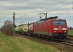 Wiedereinmal kommt mir die 189 001-1 mit einem Kastelzug vor die Linse gefahren bei Herrath. 27.2.2017