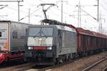 ES 64 F4-452 mit einem gemischten Güterzug in Berlin Schönefeld Flughafen am 14.03.2017