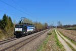 189 200 mit einem Containerzug am 28.03.2017 bei Langenisarhofen.