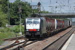 189 211 von MRCE vermietet an ERS Railways durchfährt am 07.06.2017 mit einem Containerzug den bahnhof Graben-Neudorf in Richtung Süden.