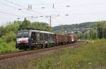 189 803 MRCE mit einem gemischten Güterzug bei Kreiensen am 02.08.2017