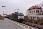 CTL 189 802-2 mit einem Kesselwagenzug von Großkorbetha in Richtung Leipzig, am 16.12.2017 in Bad Dürrenberg.