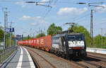 189 200 der LTE führte am 28.04.18 einen Containerzug durch Saarmund Richtung Schönefeld.