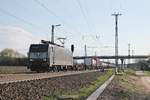 Mit einem Containerzug zu BASF in Ludwigshafen, war am 28.03.2017 die MRCE/SBBCI ES 64 F4-996 (189 096-1) unterwegs, als sie durch die Gleisanlagen von Müllheim (Baden) gen Freiburg (Breisgau) fuhr.