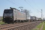 Am 07.04.2017 bespannte MRCE/SBBCI ES 64 F4-288 (189 288-4)  SBB Cargo International  einen Containerzug von der Schweizer Grenze in RIchtung Norden, als sie an Hügelheim vorbei gen Buggingen fuhr.