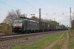 Am 13.04.2017 bespannte die MRCE/SBBCI ES 64 F4-288 (189 288-4)  SBB Cargo International  den  GTS -Containerzug, als sie bei Heitersheim in Richtung Schweizer Grenze fuhr.