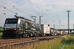 Mit einem Containerzug nach Holland war am Abend des 02.06.2017 die MRCE/SBBCI ES 64 F4-211 (189 211-6)  ERS Railways  unterwegs durchs Rheintal, als sie bei Müllheim (Baden) gen Freiburg