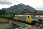 Bei Brannenburg ist die (9480 0189 933-5) E189 933 am 27.06.07 mit einem KLV-Zug unterwegs nach Mnchen.