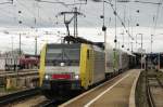 Beim Warten auf den  Bahnpark-Pendel  berraschten uns fr einen Sonntag relativ viele privat bespannten Gterzge. ES 64 F4 - 023 (189 923) mit einem KLV-Zug. (25.10.2009).