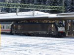 MRCE ES64 F4-099, mit einem EC in Richtung Italien, am 07.01.2010 im Bahnhof Brenner.