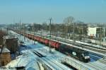 Sonne ber Berlin! Statt des fr diesen Tag geplanten Rheingold-Sonderzuges gab es die zu ITL gehrende ES 64 U2-200 mit einem Ganzzug aus braunen ehemaligen DEC-Kesselwagen auf die Spicherkarte zu verbannen,Berlin-Ruhleben (23.01.10)