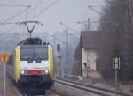 E 189 988-9 bzw. ES 64 F4 088 zieht am 8.2.2010 den EC 89 Mnchen - Milano Porto Garibaldi durch den Bahnhof Grokarolinenfeld und wird in krze Rosenheim erreichen. 