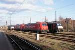 HGK 185 603-8 + HGK 185 587-3 + ES 64 F4-204 + 185 553-5 + 185 525-3 abgestellt in Krefeld Hbf am 06.03.2010 um 16:31 Uhr