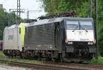 Die Captrain 186-148 zieht die MRCE E 189 095 / ES 64 F4 / 185 095-3 durch Duisburg Neudorf am 25.05.2010