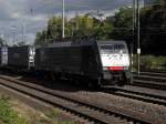 MRCE 189 095 mit einem Containerzug in Kln West am 25.9.10