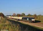 Etwa eine halbe Stunde nach ihrer Schwestermaschine passiert ITL ES 64 F4-200 mit ihrem Containerzug den B 72 im schnsten Fotolicht (Priort 12.10.10)