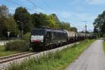 189 937 mit einem Kesselwagenzug am 06.08.2011 auf der Mangfalltalbahn bei Bad Aibling.