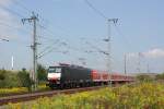 Neben den Taurus dreht auch eine Lok der Baureihe 189 ihre Runden auf der Regionalbahn zwischen Halle und Eisenach. Hier ist 189 844-4 kurz vor dem Bahnhof Grokorbetha zu sehen. Fotografiert am 22.08.2011. 