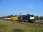 ES 64 F4 991 von ERS Railways ist mit einem Containerzug am 04.10.2011 bei Waghusel