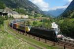 182 598 + 189 996 waren am 30.08.2011 mit einem Containerzug auf dem Weg nach Italien und konnten in Wassen bildlich festgehalten werden.