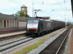 MRCE - ES 64 FA-922 mit Gterzug unterwegs im Bahnhof Basel Badisch am  28.07.2012