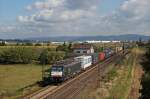 ERS 189 110-0 (ES 64 F4-110) mit einem Containerzug bei Ladenburg.