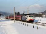 Die 189 917 mit einem Turnuszug am 26.01.2013 unterwegs bei Fieberbrunn.