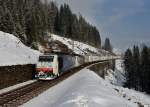 189 914 + 189 918 mit einem Ekol-KLV nach Triest am 23.02.2013 am Steinbach-Viadukt bei Bad Hofgastein.