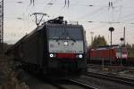 MRCE Dispolok/CTI ES 64 F4-108 am 6.11.12 mit einem Papierzug in Duisburg-Entenfang.Rechts im Bild steht die 189 049 nach einem Personalwechsel vor dem Ausfahrsignal.