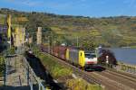 189 206 folgte im Blockabstand der zuvor durchgefahrenen Dampflok am 19.10.2013 in Oberwesel