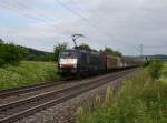 Die ES 64 F4-281 mit einem Schiebewandwagenzug am 21.06.2011 unterwegs bei Plling.