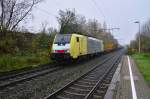 Die Dispo 189 989NC mit einem Containerzug bei der Durchfahrt in Jüchen.
Sie ist in Richtung Köln unterwegs. Sonntag 24.11.2013