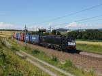 Die ES 64 F4-458 mit einem Containerzug am 06.07.2014 unterwegs bei Haiding.