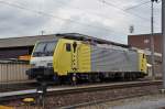 Lok 189 203-3 steht abgestellt beim Güterbahnhof in Muttenz.