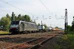 ES 64 F4-083 von SBB Cargo am 06.06.2014 mit einem Containerzug bei der Durchfahrt in Orschweier gen Norden.