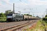 Am 14.06.2014 fuhr SBB Cargo ES 64 F4-990 mit einem Kesselwagenganzug durch Müllheim (Baden) gen Norden.