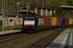 Die Rurtalbahn 189 209 mit EURPEANGATWAYSERVICES Werbung und einem Kastelzug in St. Goarshausen am Abend des 2.8.2015