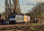 189 286 kommt mit einem Containerzug aus dem Odenkirchener Abzweig in den Rheydter Hbf eingefahren. 4.4.2016