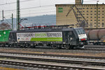 Die ES 64 F4 287 der TX Logistik fährt mit einem KLV Zug in Würzburg vorüber.Bild vom 15.3.2016